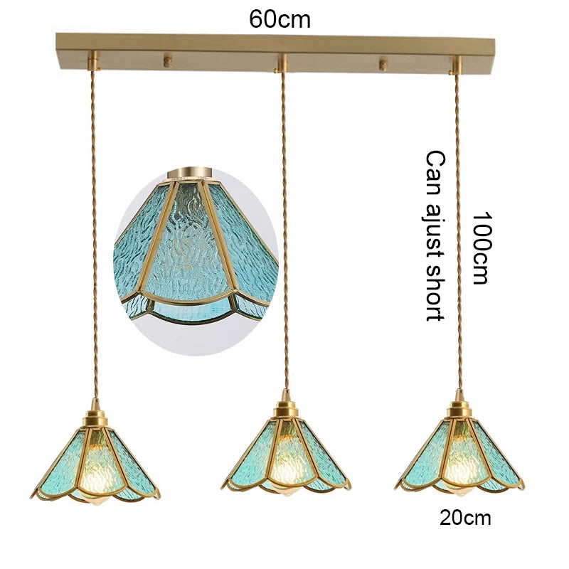 suspension lumineuse verre teinté art deco or marron bleu clair motifs géométriques opacité chaînes