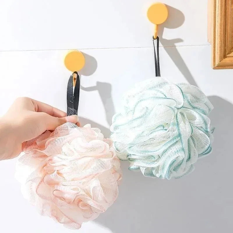 boule bain texture maille couleur beige rose vert moderne anneau noir panier blanc