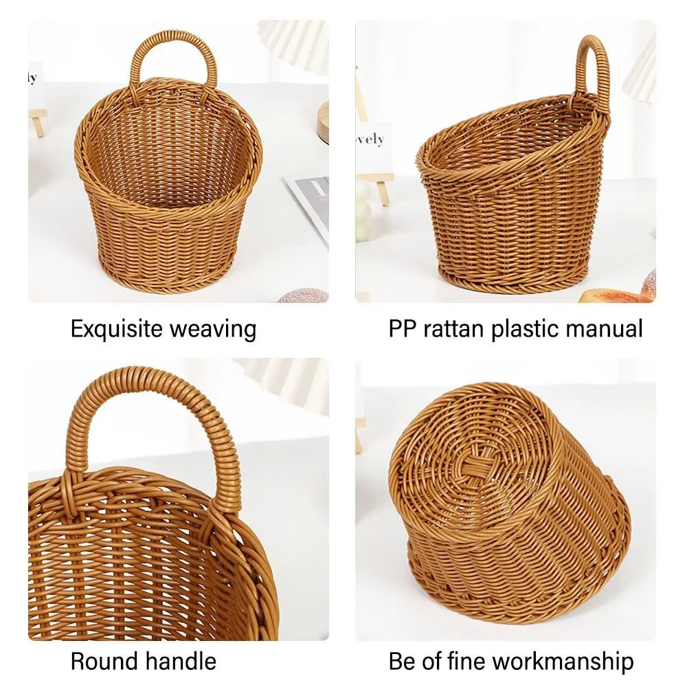 Panier de rangement utilisé pour des fleurs dans un salon