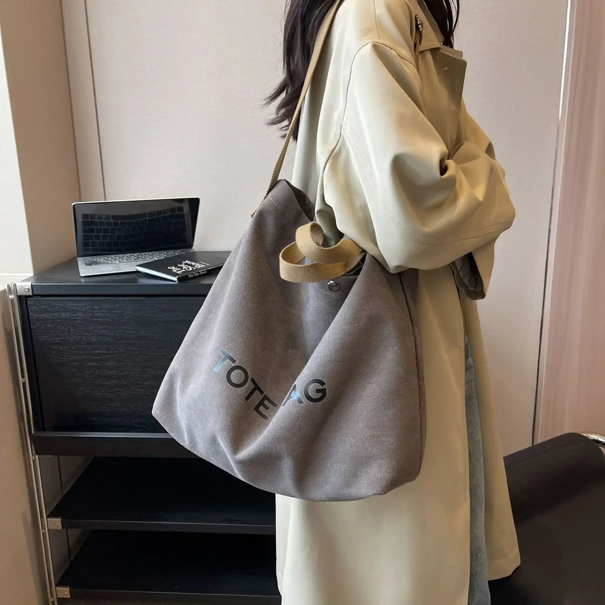 sac fourre tout toile douce lettres décontracté poche zippée beige matériau canvas casual étudiant