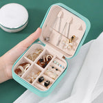 boîte bijoux velours beige portable moderne zippée rose blanche verte
