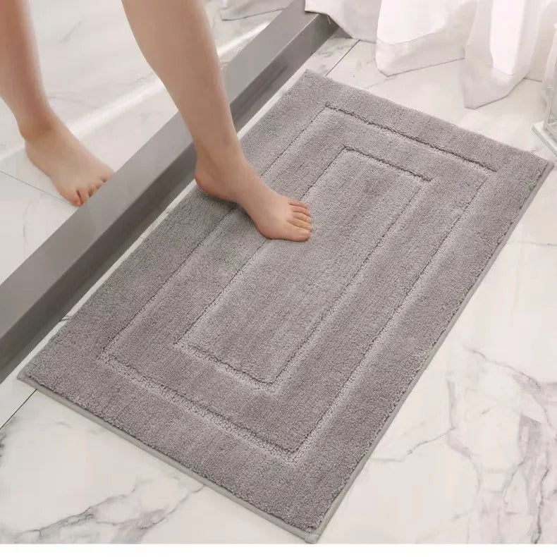 tapis bain doux gris classique bordure ornée antidérapant absorbant machine washable salle bain