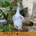 statue canard blanc plumes orange piscine jardin décoration extérieure animaux ornements paysagistes fleurs artificielles