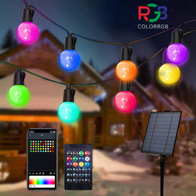 Guirlande lumineuse solaire multicolor G40 suspendue dans un jardin