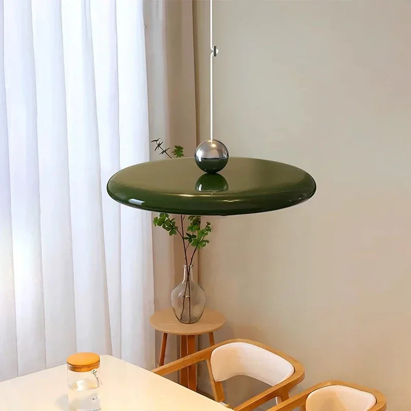 lampe suspendue moderne bras articulé couleur beige rouge vert argenté minimaliste