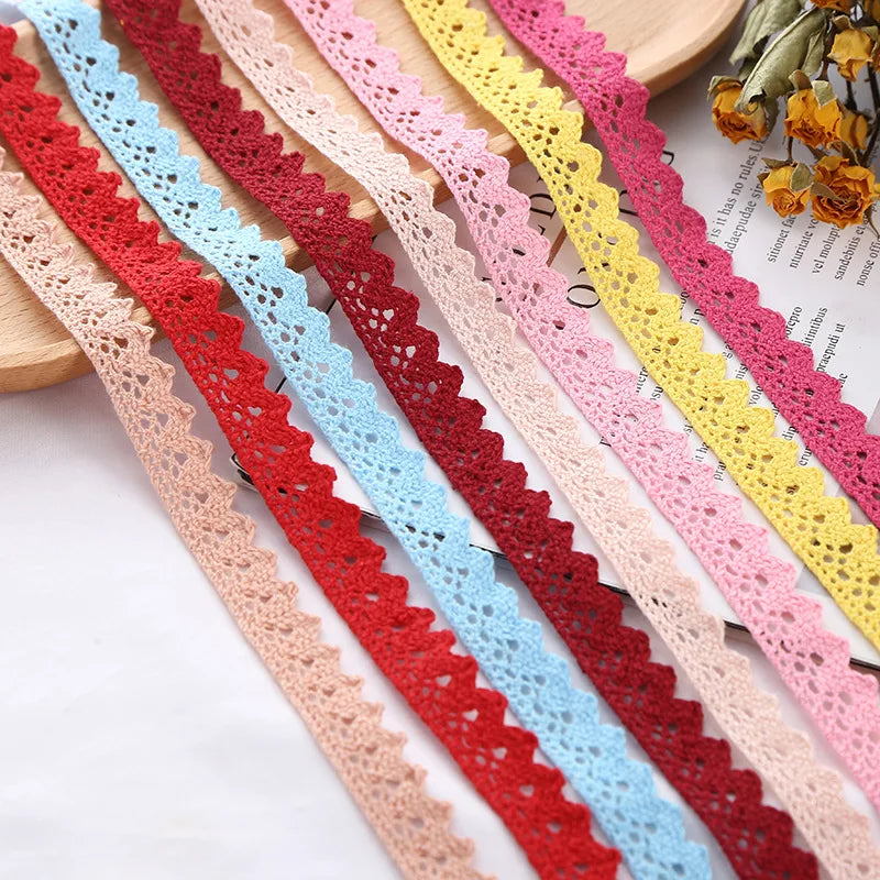 ruban dentelle fine largeur 15mm rouge rose jaune bleu clair classique délicat bordure franges