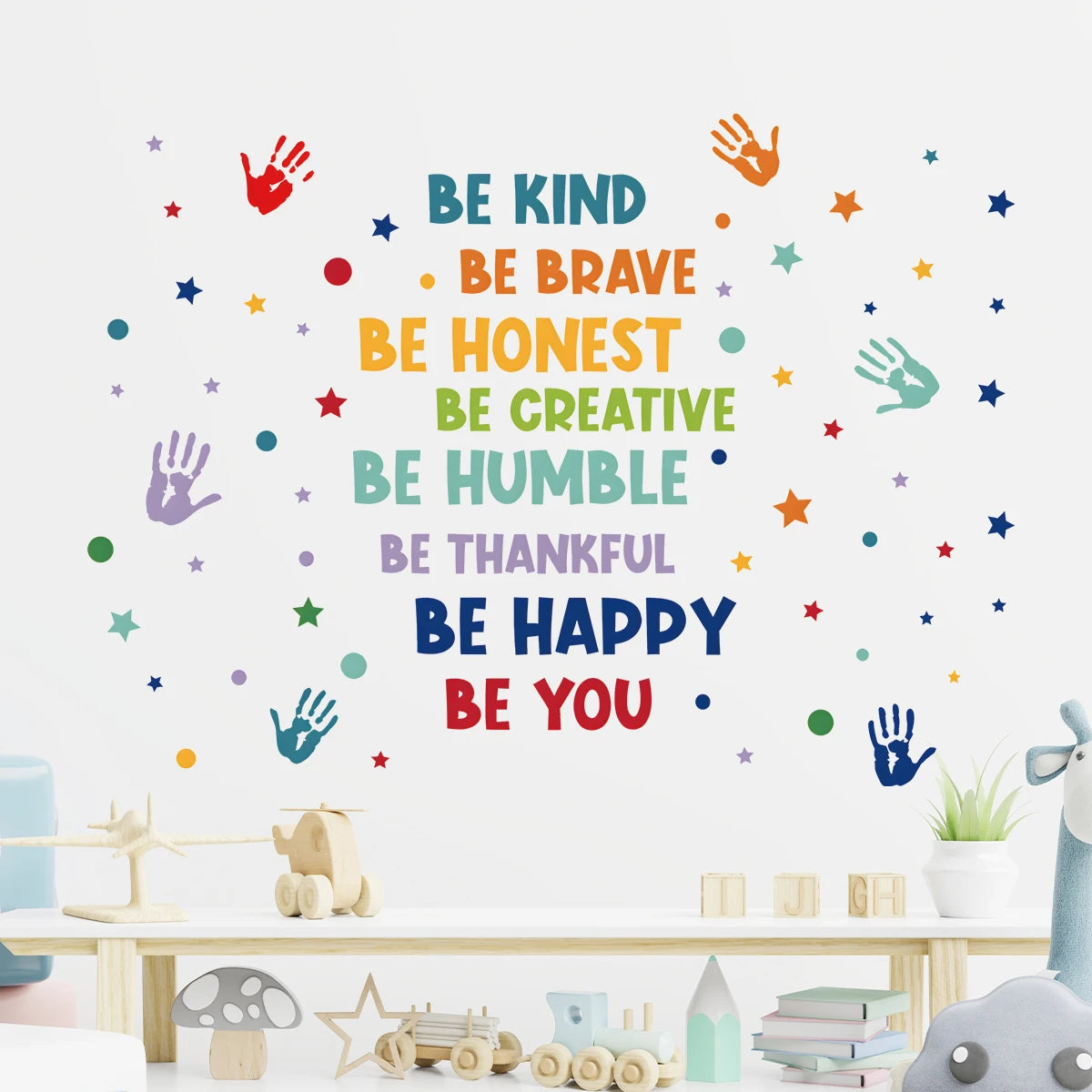 autocollant mural multicolore texte be kind enfants moderne chambre bébé déco avion empreintes mains