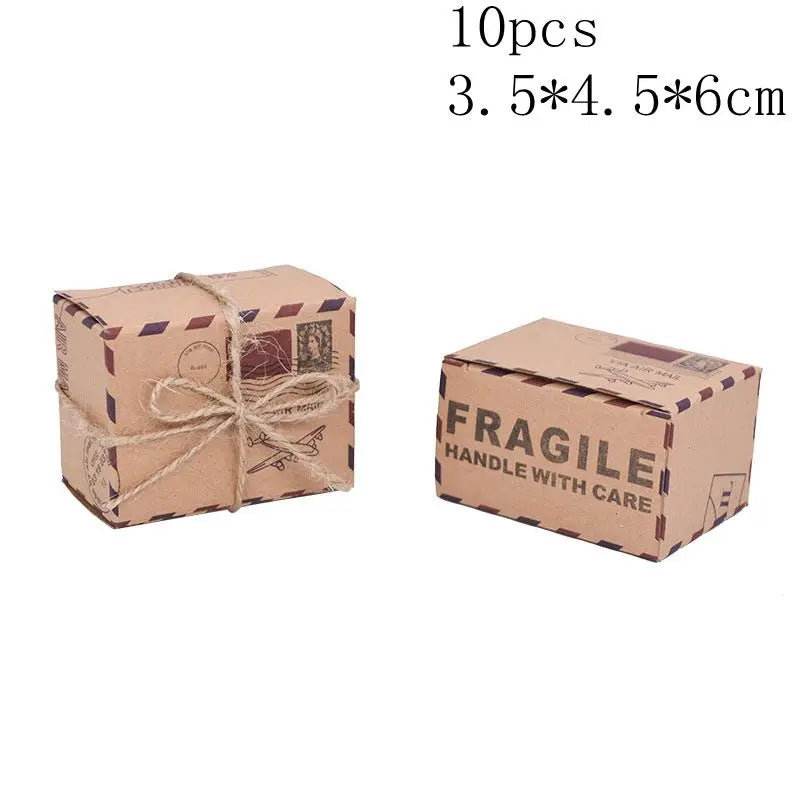 boîtes cadeaux marron clair texture cartonnée vintage ruban coton étagères événements anniversaires noël mariage