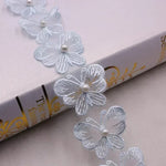 ruban decoratif brodé papillons mariage blanc rouge opacité broderie fine couture 1yard
