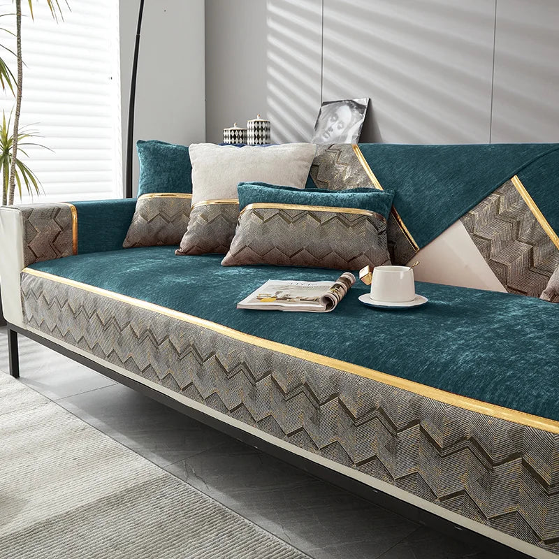 Un canapé confortable et élégant avec des coussins décoratifs aux motifs graphiques et des touches de couleurs chaudes pour un style contemporain.
