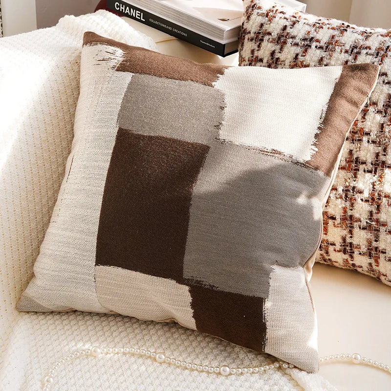 housse coussin décorative motif floral beige marron texture douce canapé lit salon moderne élégant