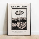 Une œuvre d'art intitulée "Dripping Mushroom, 1916" d'après le musée Rijksmuseum, représentant une image en noir et blanc d'un champignon aux allures surréalistes.