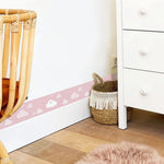 ruban decoratif adhesif nuages coeurs rose clair mur chambre enfants decoration intérieure