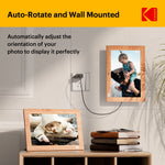 Cadre photo numérique avec télécommande sur meuble salon