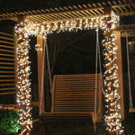 Guirlande lumineuse LED 30m enroulée autour d'une rampe d'escalier