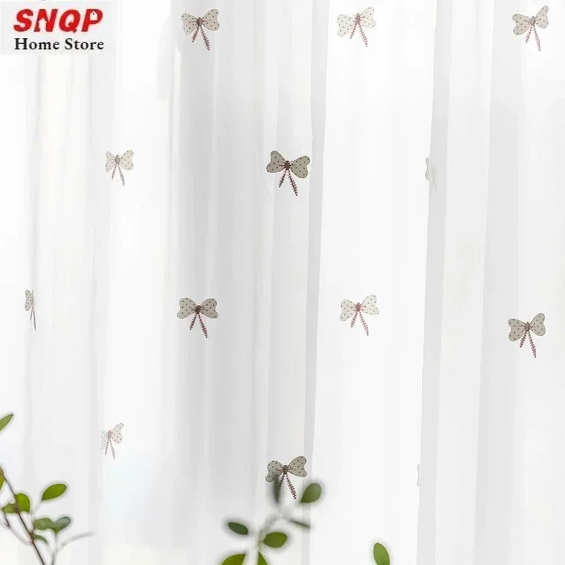 rideau transparent blanc moderne papillons dorés fenêtre salon chambre enfant