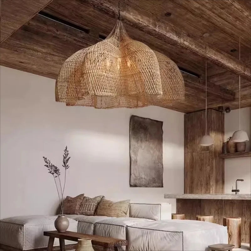 suspension lumineuse rotin tissée main boho rustique naturelle salon cuisine maison d'hôtes