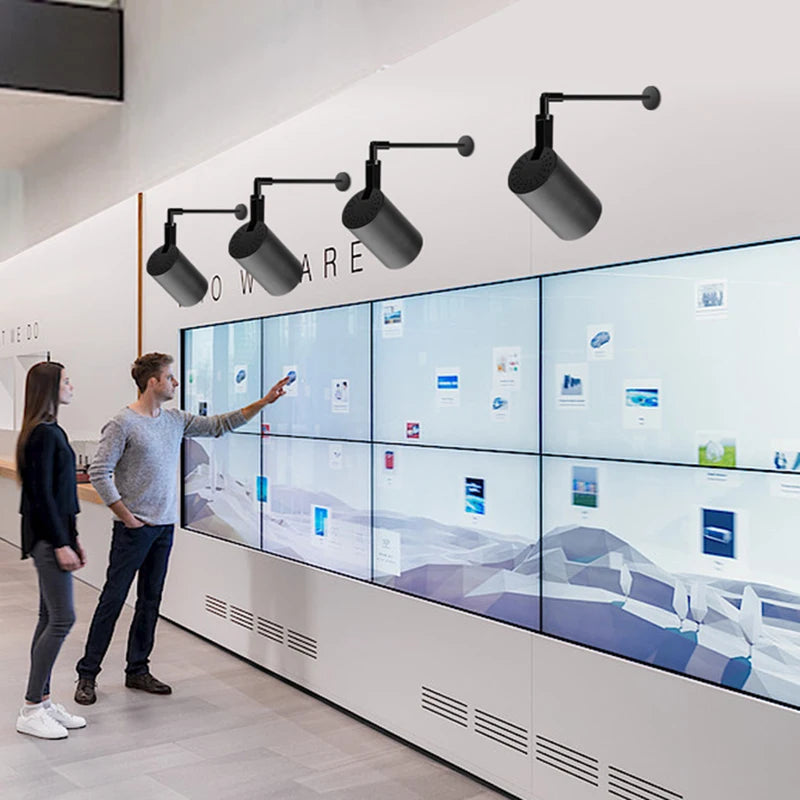 Éclairage d'un tableau avec applique murale LED télescopique
