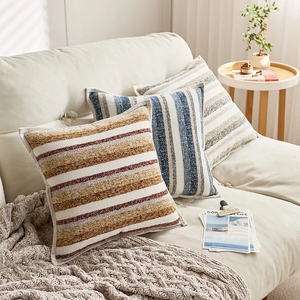 décoration intérieure coussin carré rayé moderne 100% polyester beige marron bleumarine blanc texture rugueuse