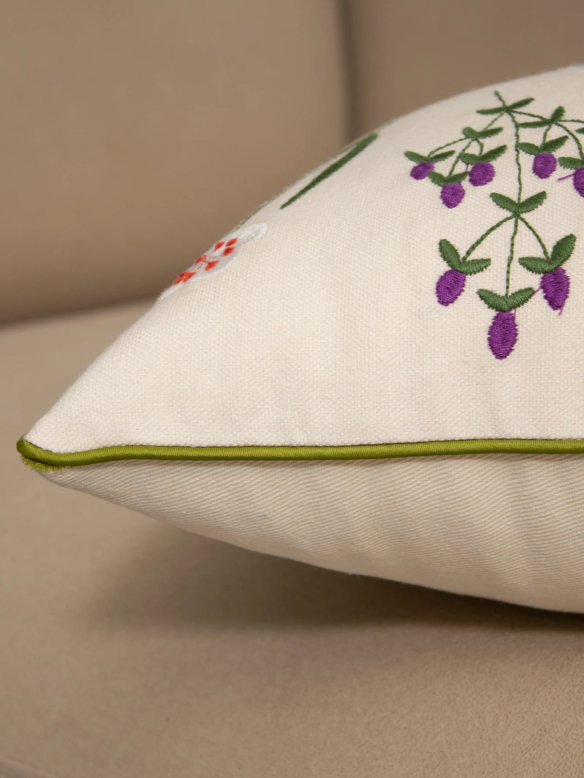 housse coussin fleurs sauvages polyester moderne délicat beige vert violet orange blanc opaque 45x45cm