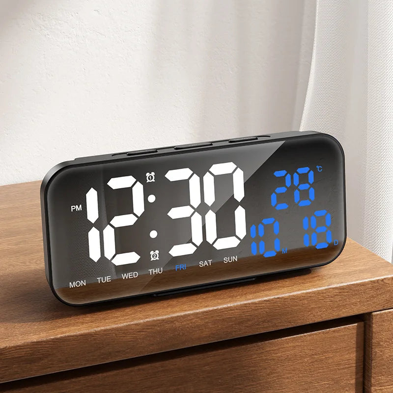 horloge numérique moderne écran led noir bleu blanc réglable luminosité affiche température compteur semaine