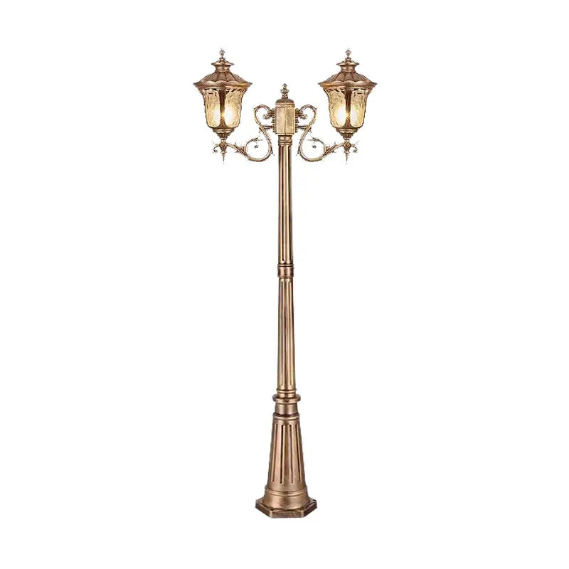 lampadaire extérieur or noir verre translucide vintage élégant détails sculptés deux lampes abat jours