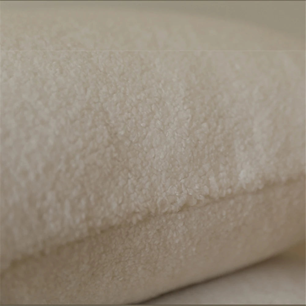 coussin fourrure douce beige clair moderne 45x45cm respectueux environnement fixé boîte parfum livre