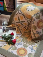 tapis extérieur antidérapant imperméable résistant bactéries motifs floraux couleurs classiques vert olive blanc