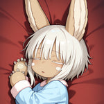 coussin anthropomorphe dessin animé cheveux blancs oreilles lapin queue pantalon manches chaussures bleu clair