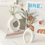 vases decoratifs modernes plastique blanc beige orange rose jaune vert minimalistes sculpturaux fleurs artificielles