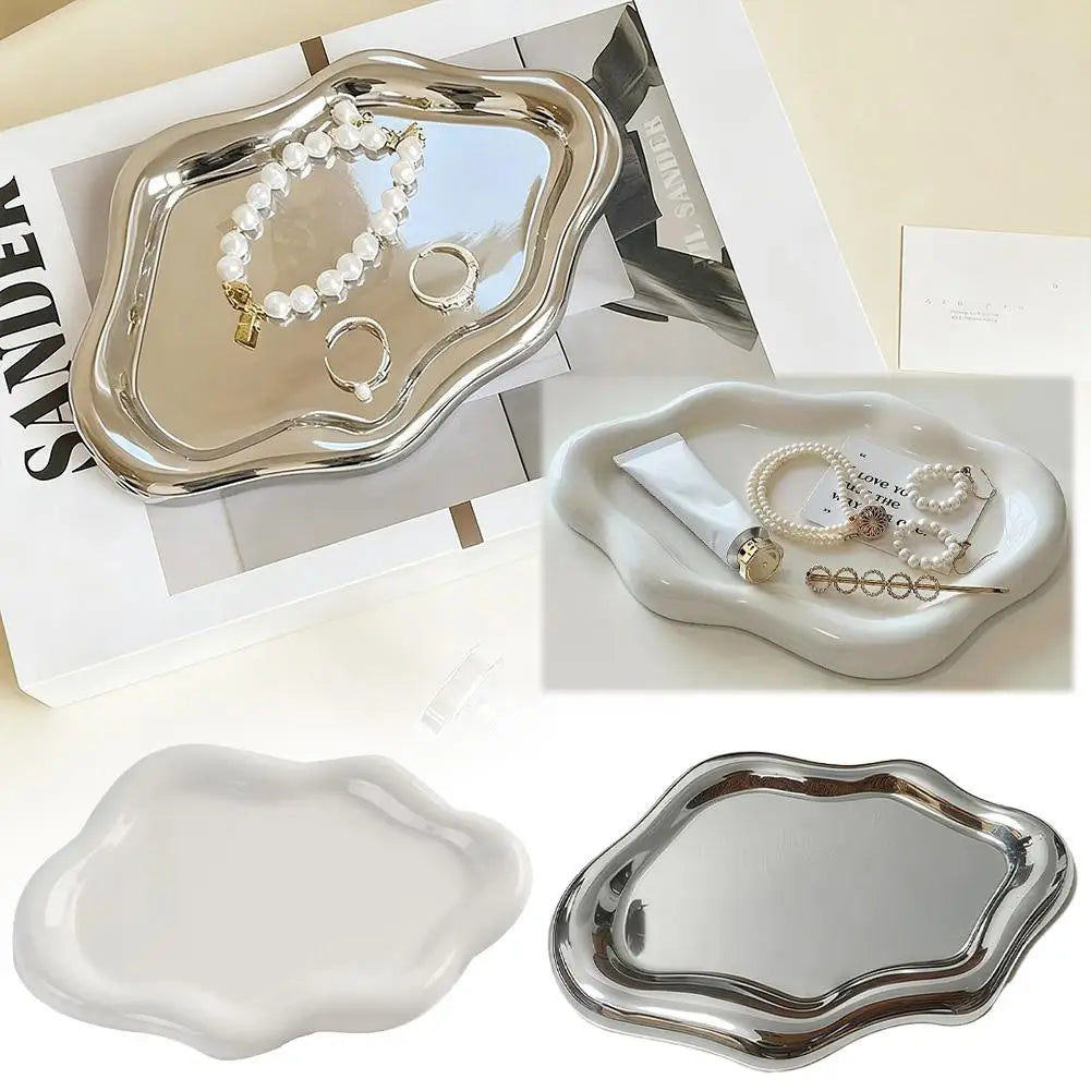 plateau moderne élégant argenté blanc bijoux parfum céramique métal lisse chambre décoration