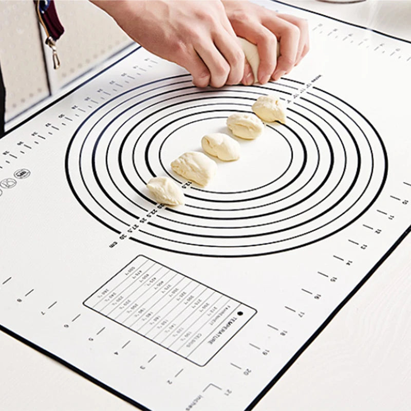 tapis pâtisserie violet blanc dessins pâte sucre rouleaux pratique deco