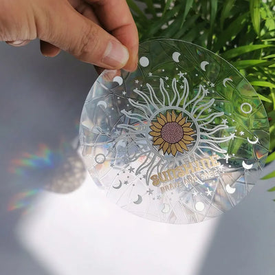 Autocollant Suncatcher arc-en-ciel sur fenêtre avec reflets colorés