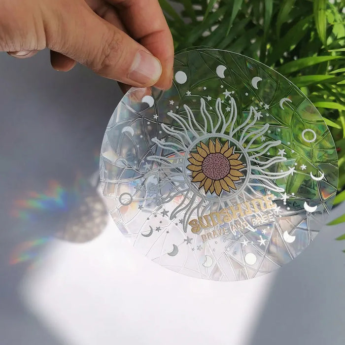 Autocollant Suncatcher arc-en-ciel sur fenêtre avec reflets colorés