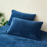 taies d'oreiller velours polyester bleu marine zip doré contemporain maison simple