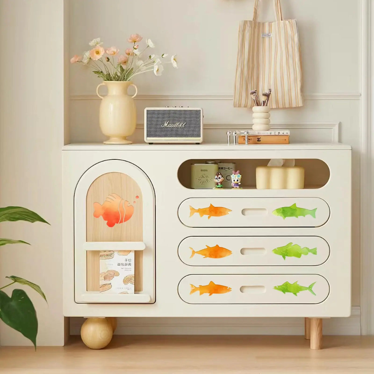 stencils poissons bleu blanc marron orange poissons stylisés motifs simples décoration artisanat meubles modernes