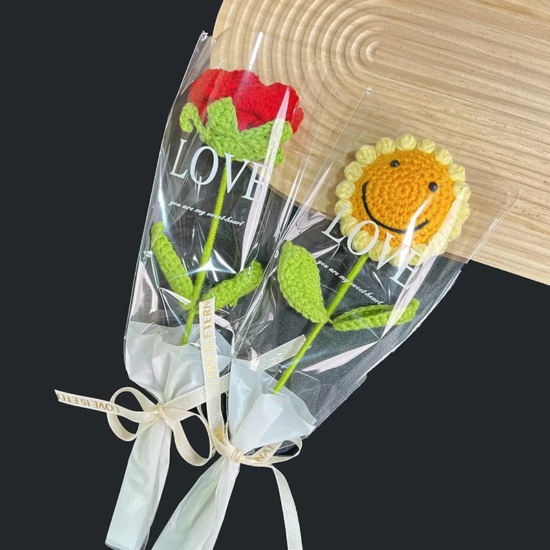 bouquet fleurs tricotées rouge jaune rose vert blanc anniversaire mariage décoration intérieure artisanal creative