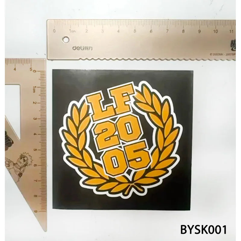 autocollants stickers familia 2005 logo cochon hébreu sport graphique noir jaune blanc gris mur