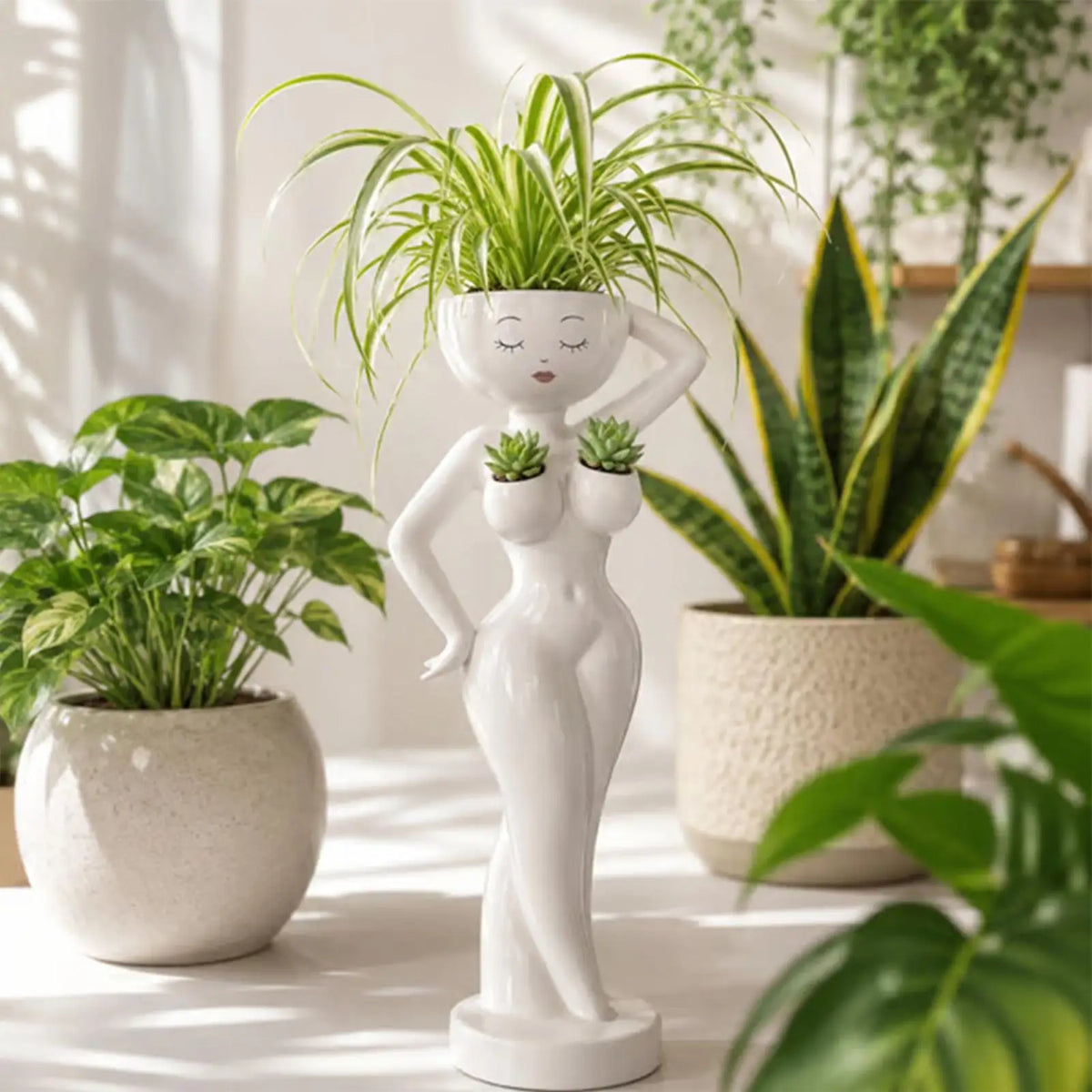 pots fleurs statuette blanche visage stylisé moderne minimaliste intérieur salon
