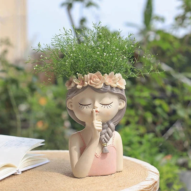 statue tête féminine résine crème rose pâle gris clair fleurs reliefs artisanal figuratif