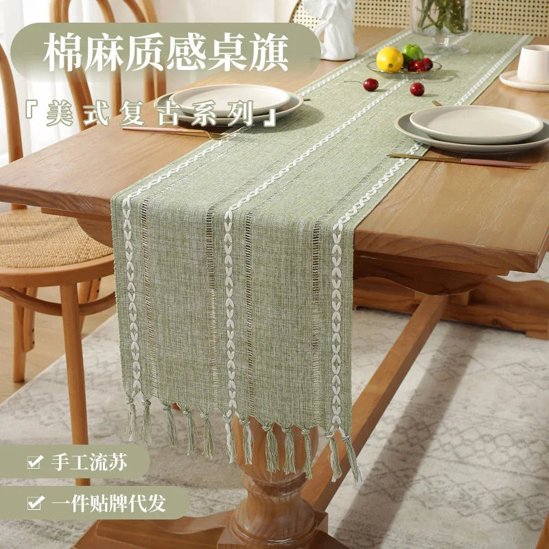 chemin table coton lin vert sauge broderie blanche rustique franges décoration table