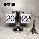 horloge cadran rotatif vintage noir blanc rétro pied circulaire chiffres noirs fond blanc
