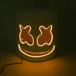 masque lumineux cosplay marshmello blanc noir souriant oreilles lapin texturé moderne câble électrique