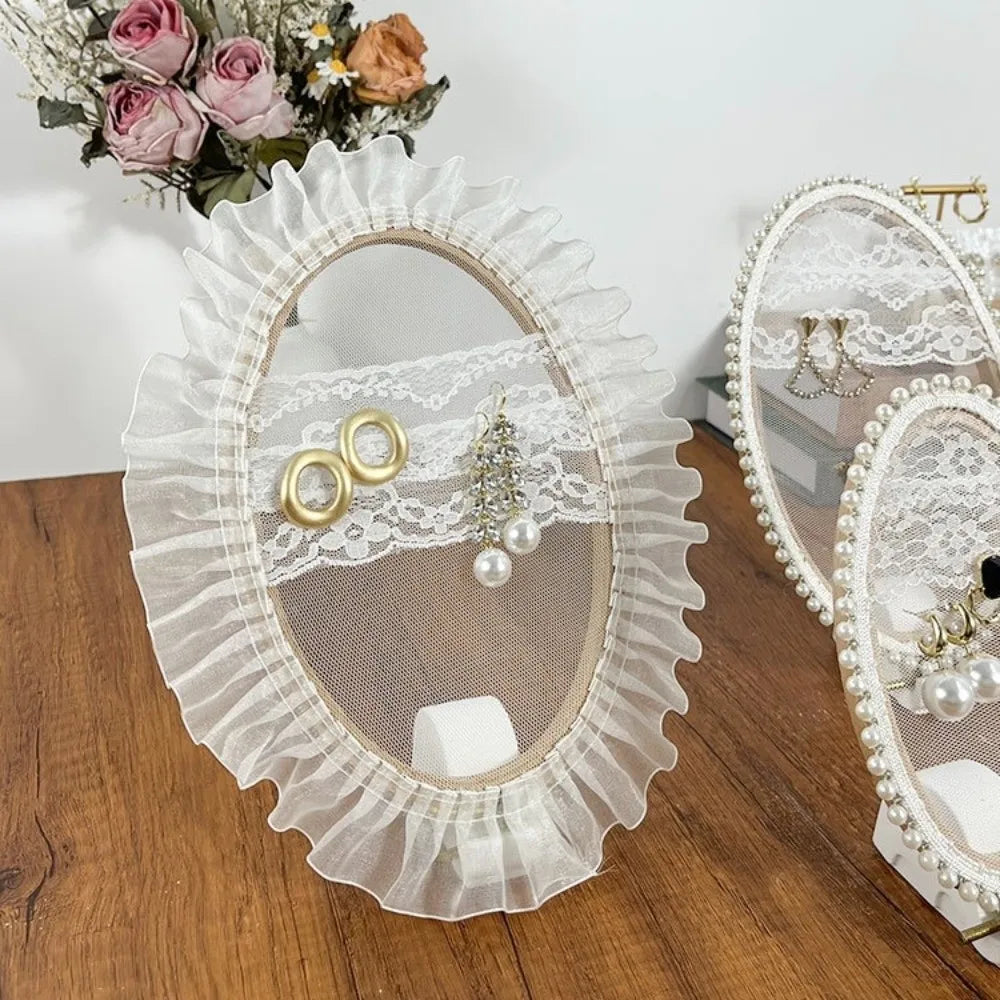 support bijoux dentelle vintage romantique clips blanc beige opalescent