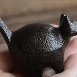 statue chat noir texture rustique artisanal support papier écriture chinois ancien livre brut chambre