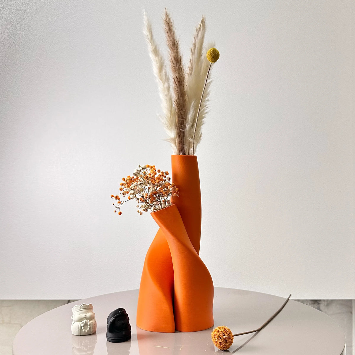 Vases modernes fluide blanc orange marron noir vert fleurs séchées bouquet contemporains