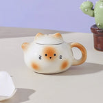 théière forme chat blanc orange rose visage mignon oreilles pointues taches oranges decorative cartoonish