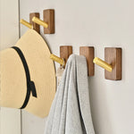 Porte-manteau mural design en aluminium et bois