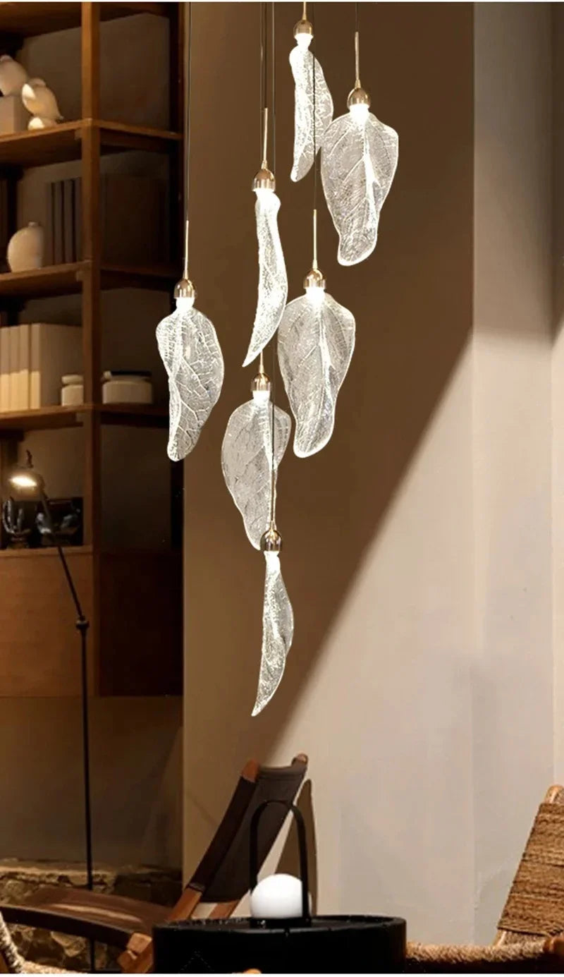 lustre suspension moderne escalier feuilles acrylique transparent doré luminaire luxe salon