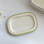 assiettes ovales céramique bordure bleue rouge classique blanc décor table cuisine